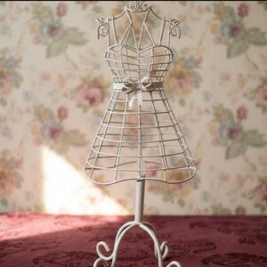 SHABY  CHIC  VINTAGE WIRE MANNEQUIN 18” L . DISPLAY PIECE